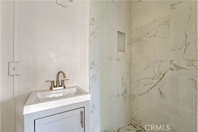 Building Photo - 272 W 9th St