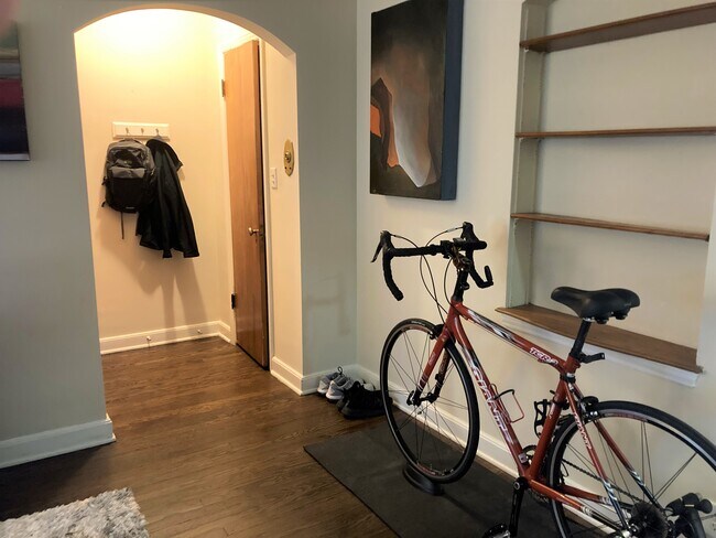 Building Photo - 5425 W Martin Dr