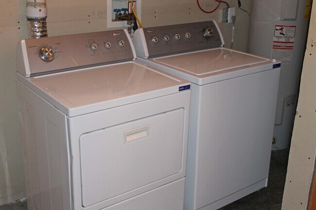 Building Photo - Charming 2-Bedroom, 1-Bath Apartment with Garage, Private Entry and Washer & Dryer