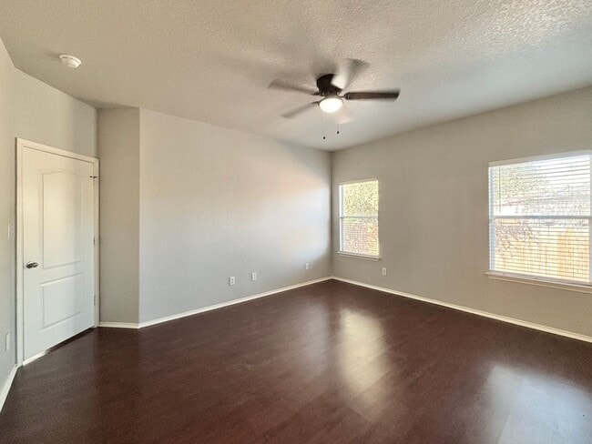 Building Photo - Beautiful One Story Home