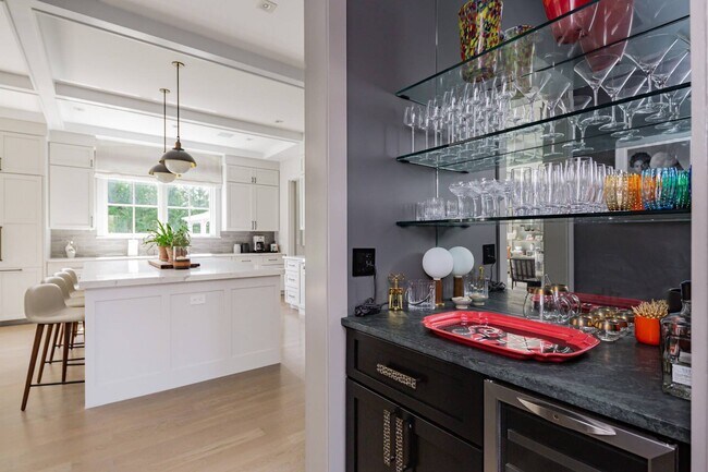 Building Photo - 55 Floyd St