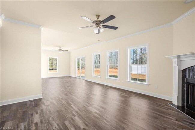 Building Photo - Luxurious Living In Sought After Sherwood ...