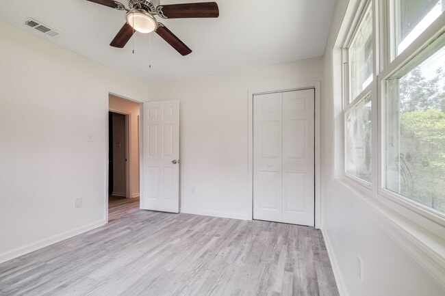 Building Photo - 925 Staley Ave