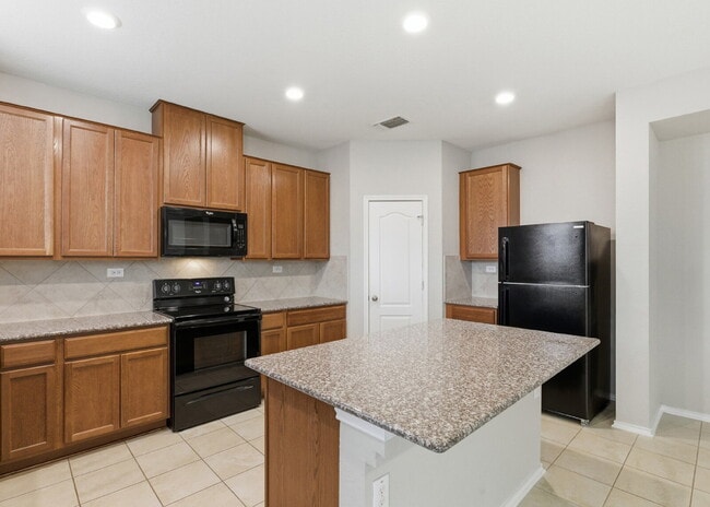 Building Photo - Move-In Ready Home in Landmark Pointe with Included Appliances