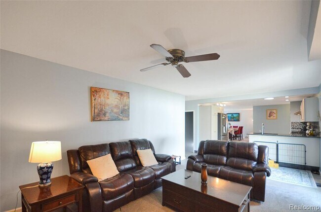 Building Photo - 37653 Longacre Dr