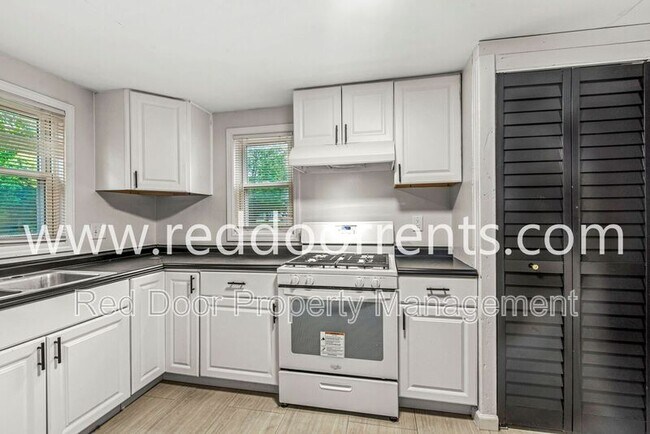 Building Photo - 4733 E 18th St