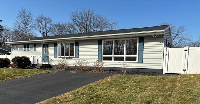 Building Photo - 8 Sebring Ave