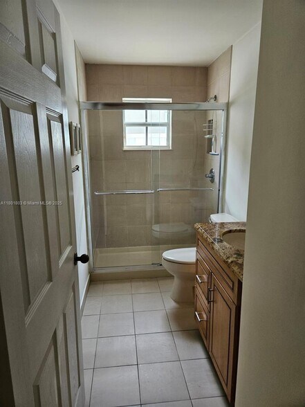 Building Photo - 712 Juniper Ln