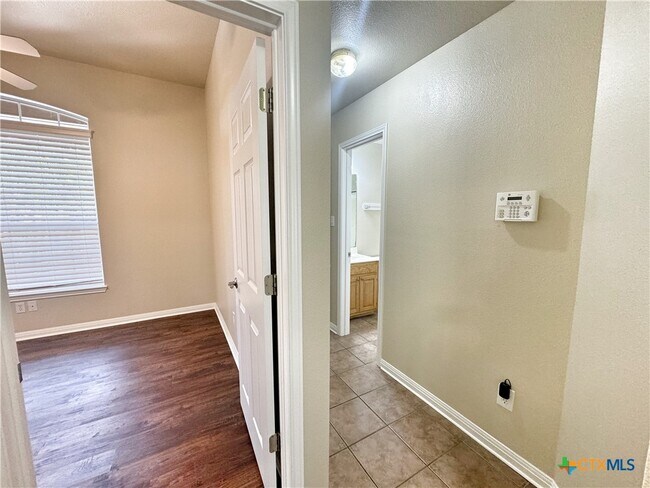 Building Photo - 2062 N Ranch Estates Blvd