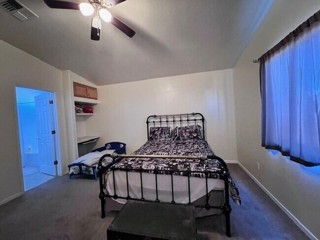 Building Photo - 3 Br 2Ba House with Garage and fenced yard**FURNISHED**