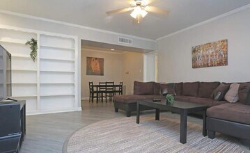 Building Photo - 1 bedroom in Houston TX 77057