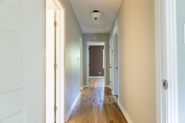 Building Photo - Gorgeous Home Located in Betton Hills, in ...
