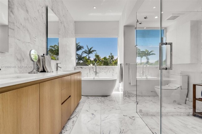 Building Photo - 230 W McIntyre St