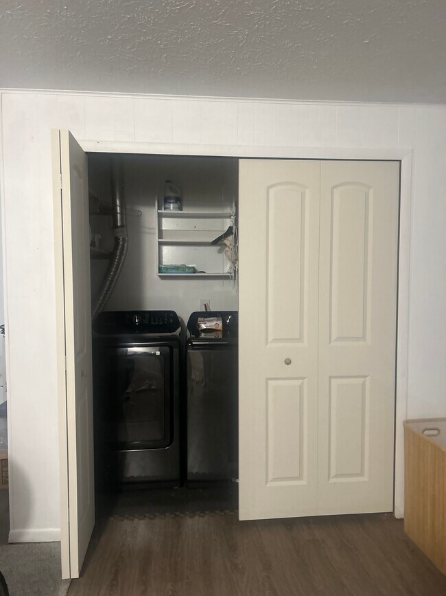 Building Photo - 14268 Prospect Rd