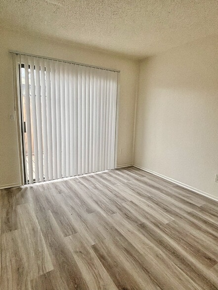 Building Photo - 216 Cypress Ave