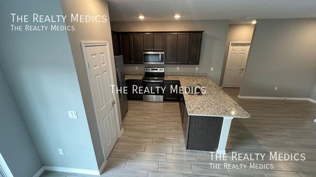 Building Photo - 1682 Waneta St SE