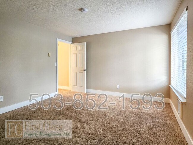 Building Photo - 4319 SE 37TH Ave