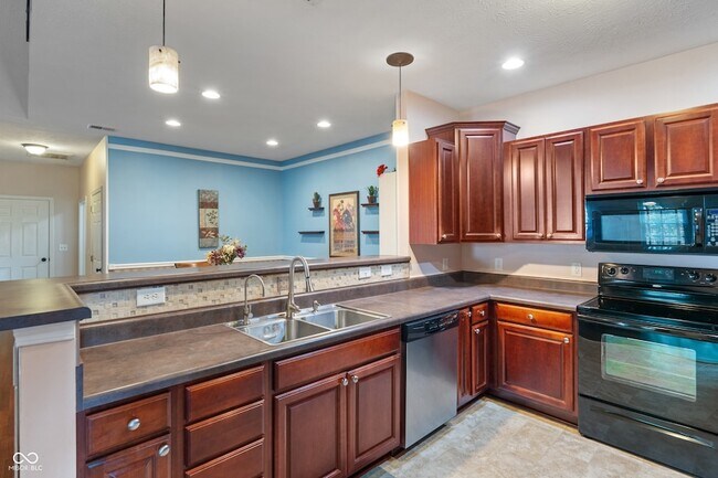 Building Photo - 4320 Hamilton Way