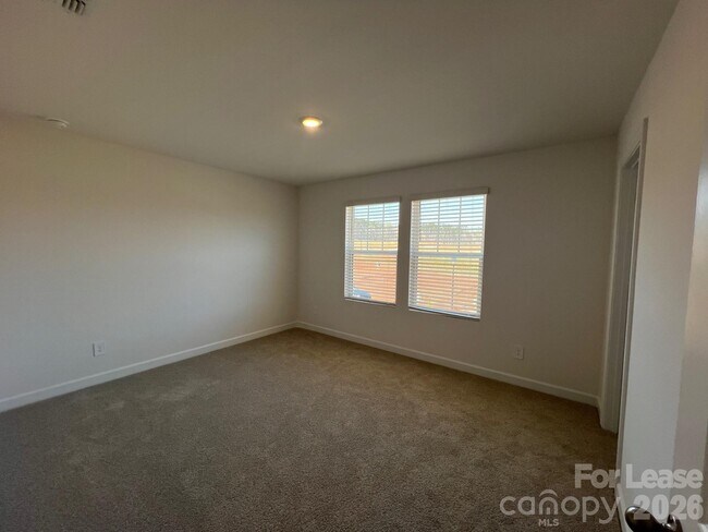 Building Photo - 1524 31st St NE