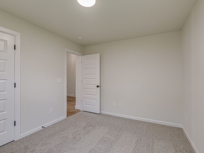Building Photo - Brand New home In Azalea!