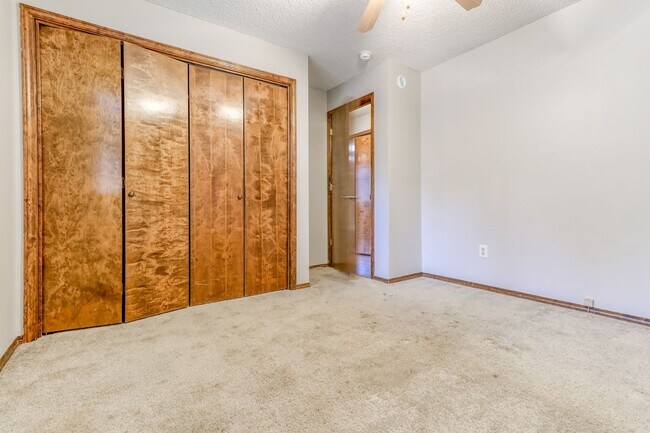 Building Photo - Custom 4BD Salmon Creek Home!