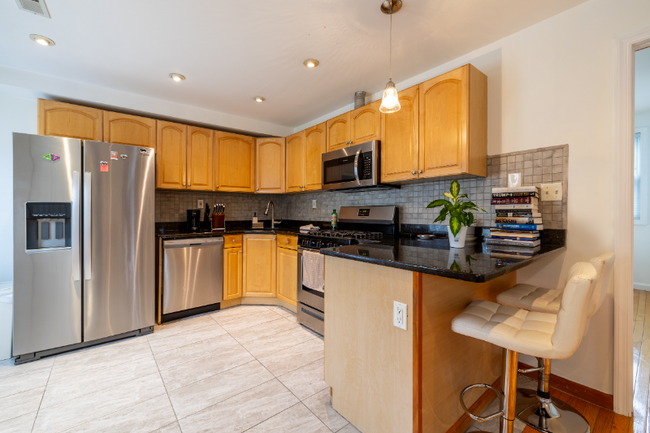 Building Photo - 11 Duer Pl