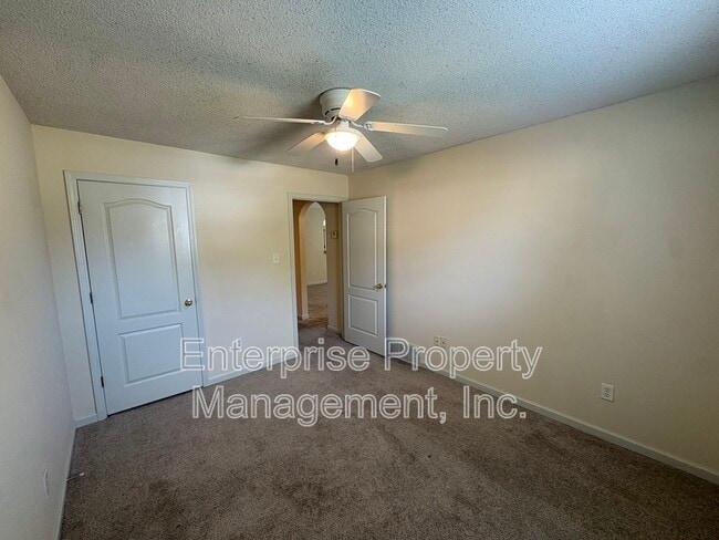 Building Photo - 10127 Cross Valley Dr