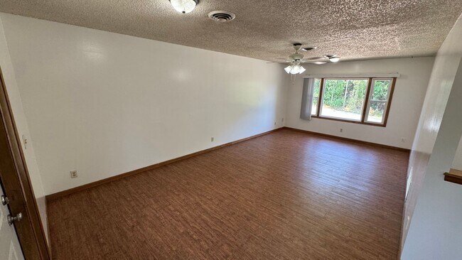 Building Photo - 525 E 47th St