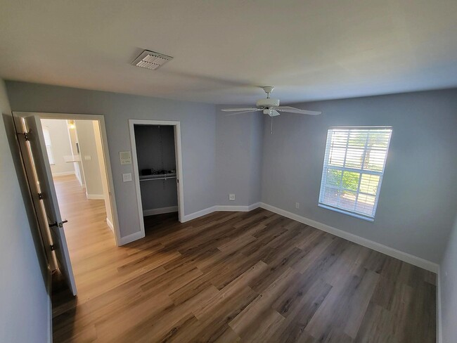 Building Photo - 20907 Country Barn Dr