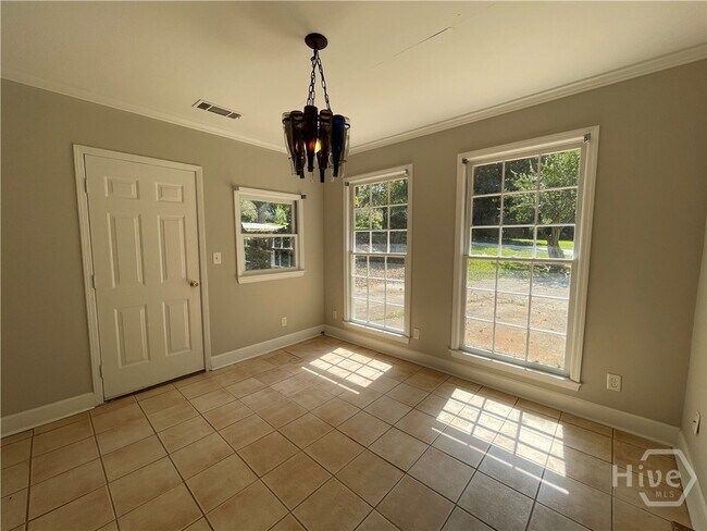 Building Photo - 260 Timberlane Dr