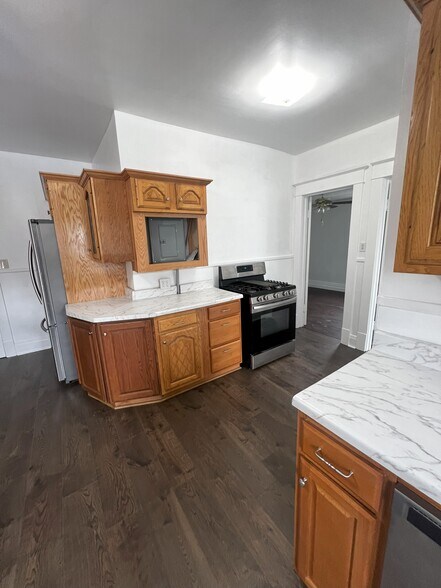 Kitchen - 1928 S Park Ave