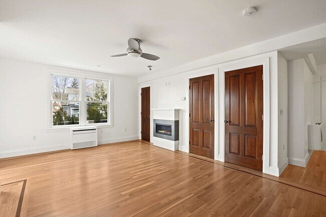 Building Photo - 165 Winthrop Rd