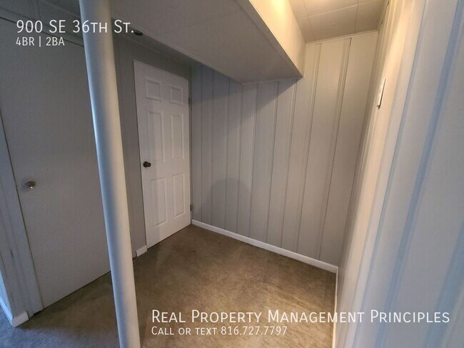 Building Photo - 900 SE 36th St