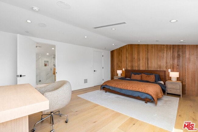 Building Photo - 656 California Ave