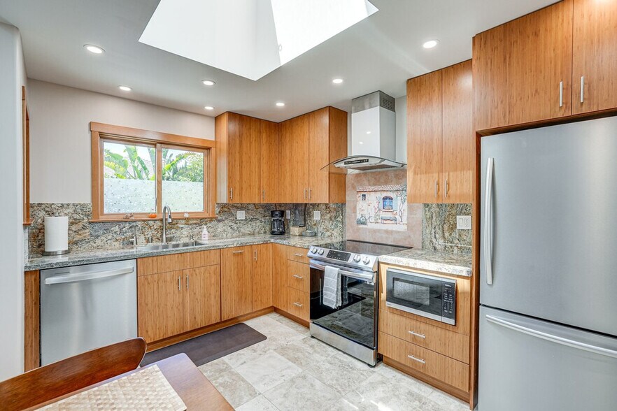 Building Photo - 2820 Van Buren St