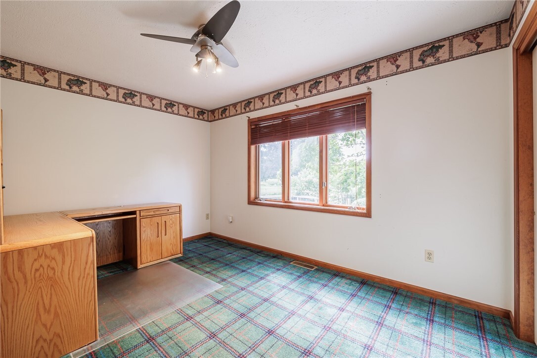 1st floor bedroom - 9 Glen Valley Dr