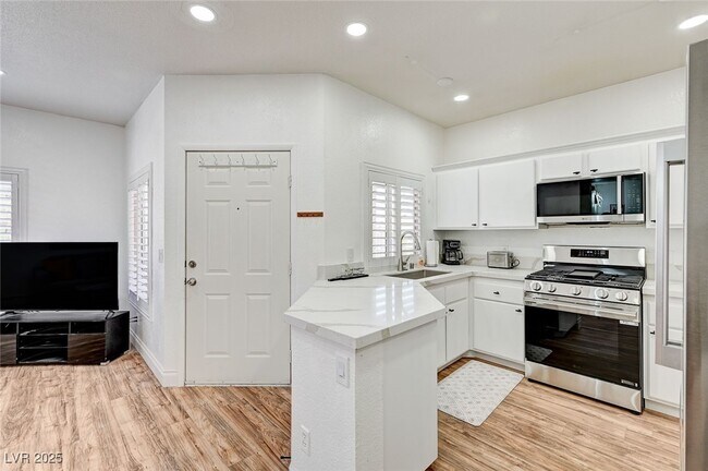 Building Photo - 251 S Green Valley Pkwy