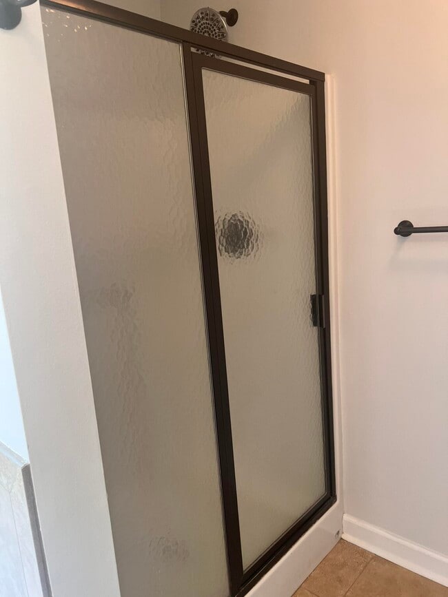 Building Photo - 411 Serene Ct