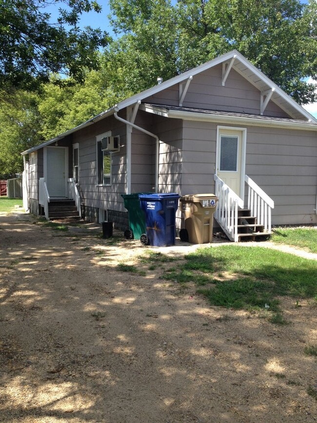 Building Photo - 2 Bed 1 Bath