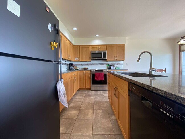 Building Photo - Breathtaking 2-Bed Condo Retreat with Spac...