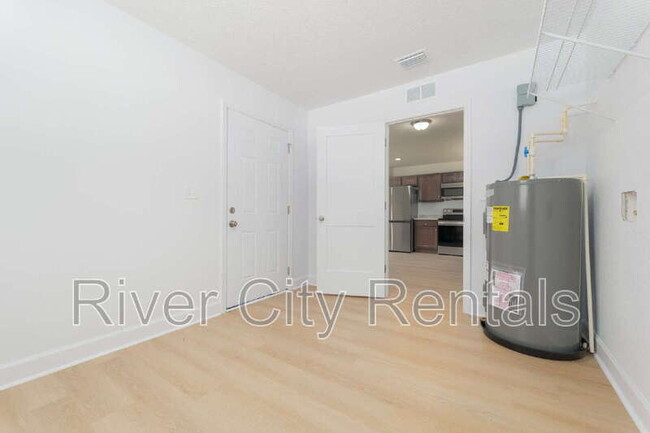 Building Photo - 1074 SE 52nd St