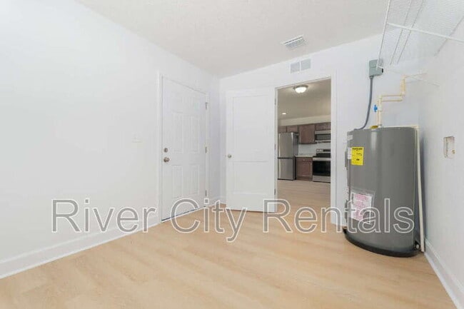 Building Photo - 5403 Laredo St