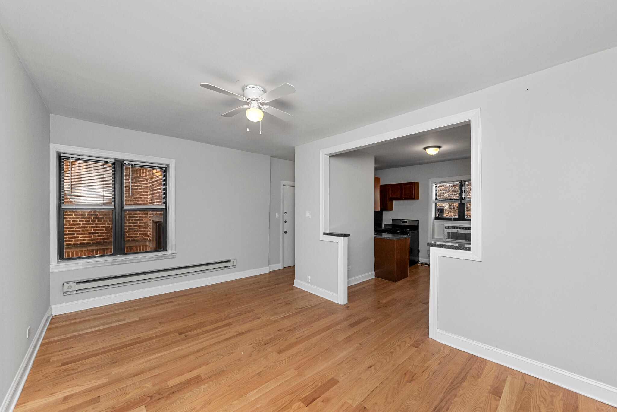 Building Photo - 3726 N Pine Grove Ave