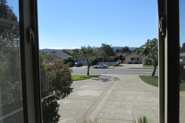 Building Photo - 3311 Los Prados St