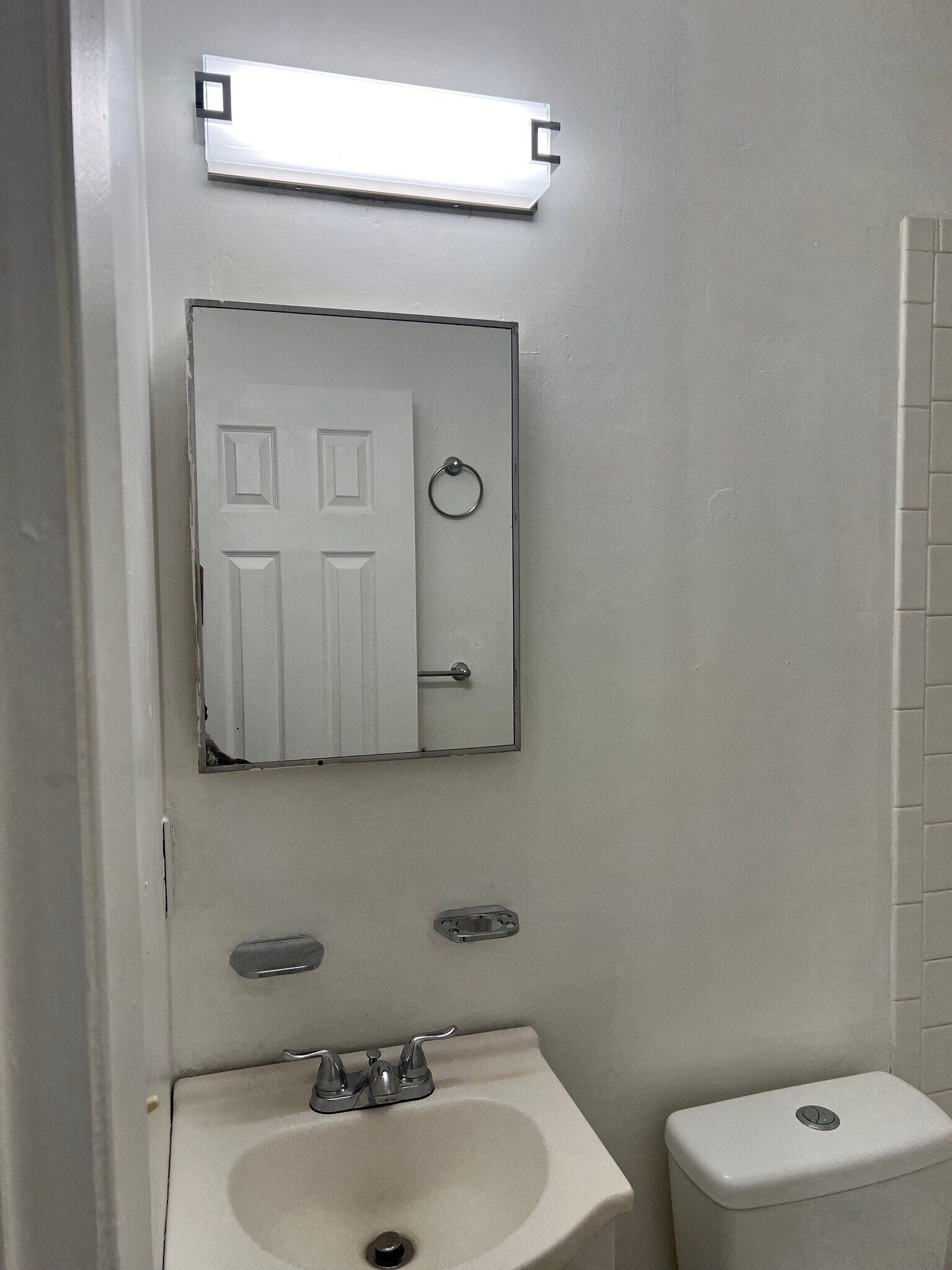 Building Photo - 7940 Thompson Rd