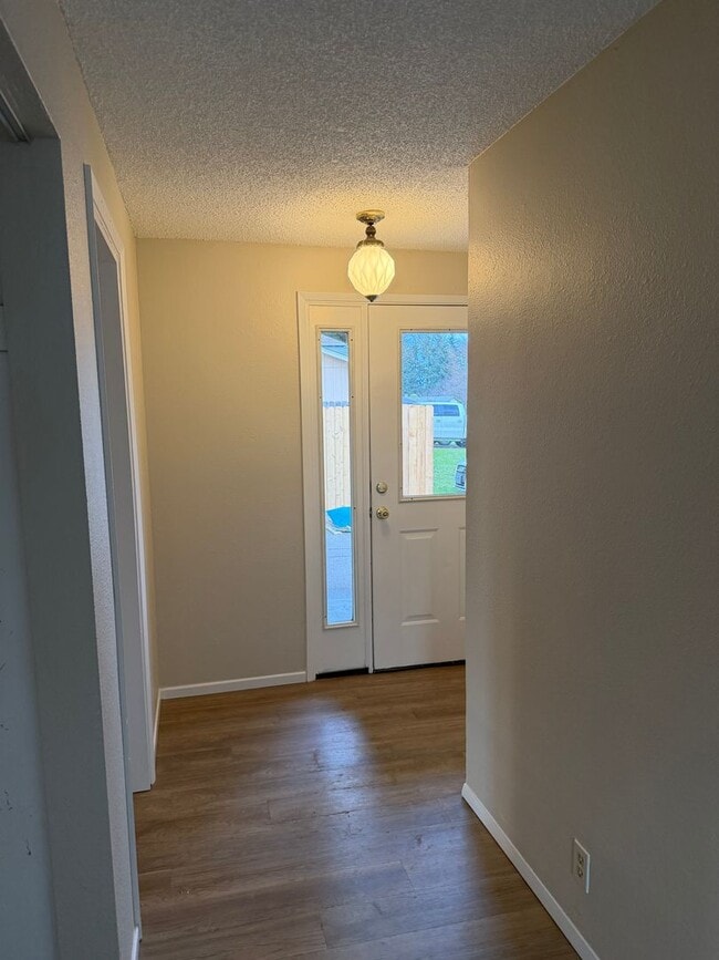 Building Photo - 3 bedroom, 1.5 bath house in Eugene!