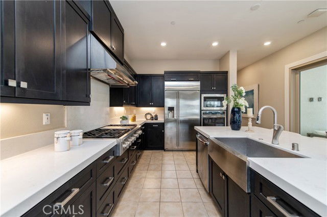 Building Photo - 158 Scale