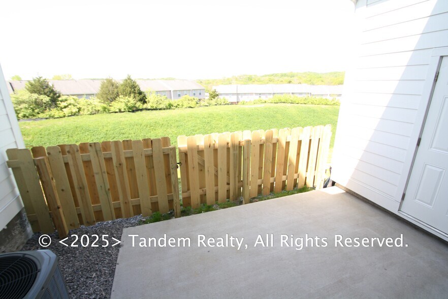Building Photo - 128 Dry Creek Commons Dr