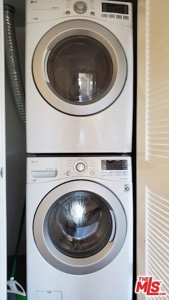 Building Photo - 5030 Rosewood Ave