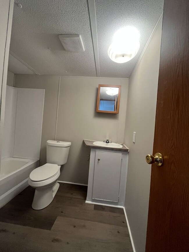 Building Photo - 1241 W Georgia Rd